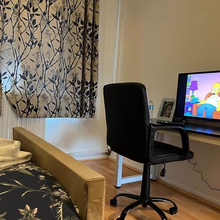 Park View Serviced Apartment - Next To Northolt Tube Station - Near Central London & Wembley エクステリア 写真