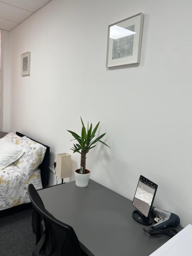 Park View Serviced Apartment - Next To Northolt Tube Station - Near Central London & Wembley エクステリア 写真