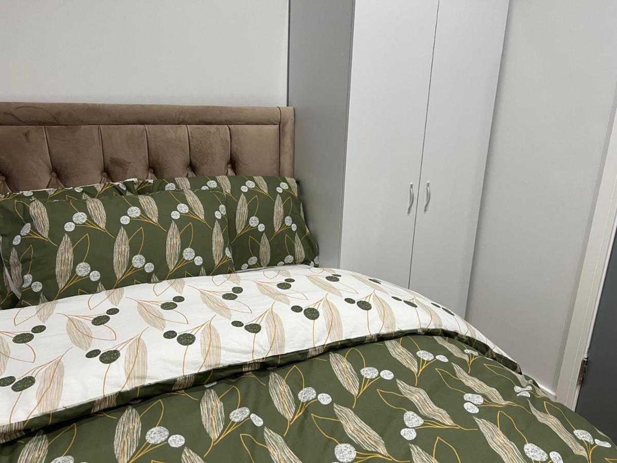 Park View Serviced Apartment - Next To Northolt Tube Station - Near Central London & Wembley エクステリア 写真