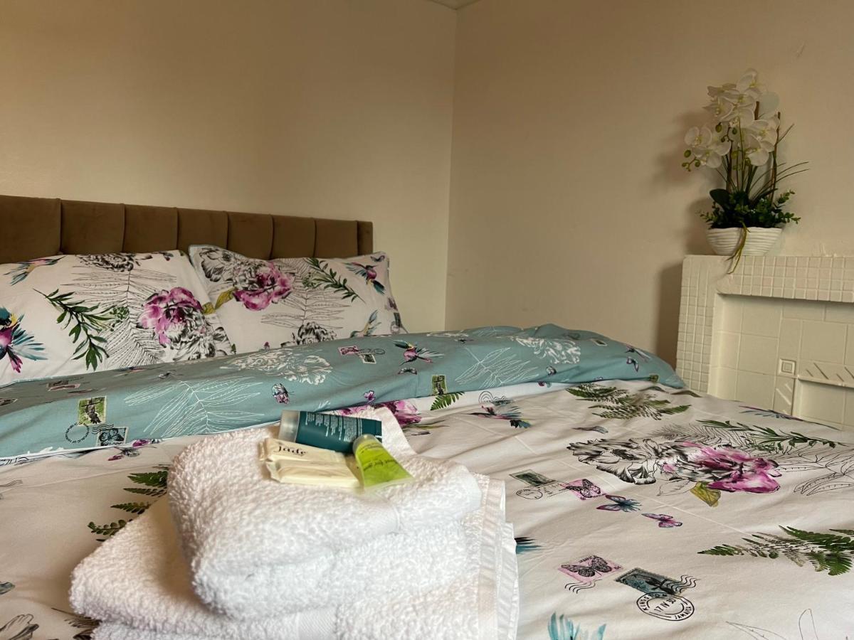 Park View Serviced Apartment - Next To Northolt Tube Station - Near Central London & Wembley エクステリア 写真